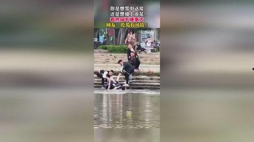 台湾海边吃瓜群众视频,吃瓜群众围观奇观，现场热闹非凡